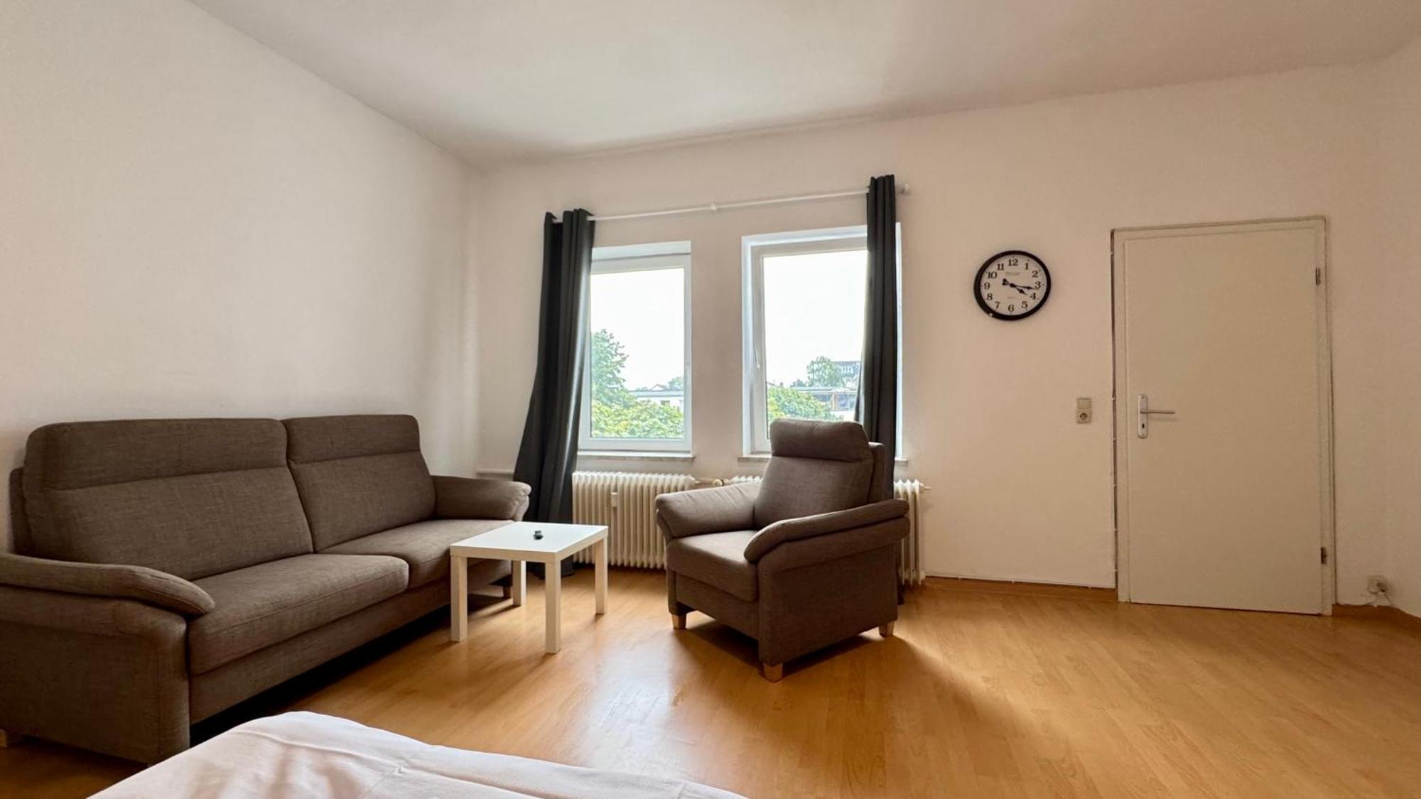 Apartments Im Herzen Von Neumuenster Innenstadt & Hbf Fusslaeufig, Mit Privatparkplatz Exterior photo