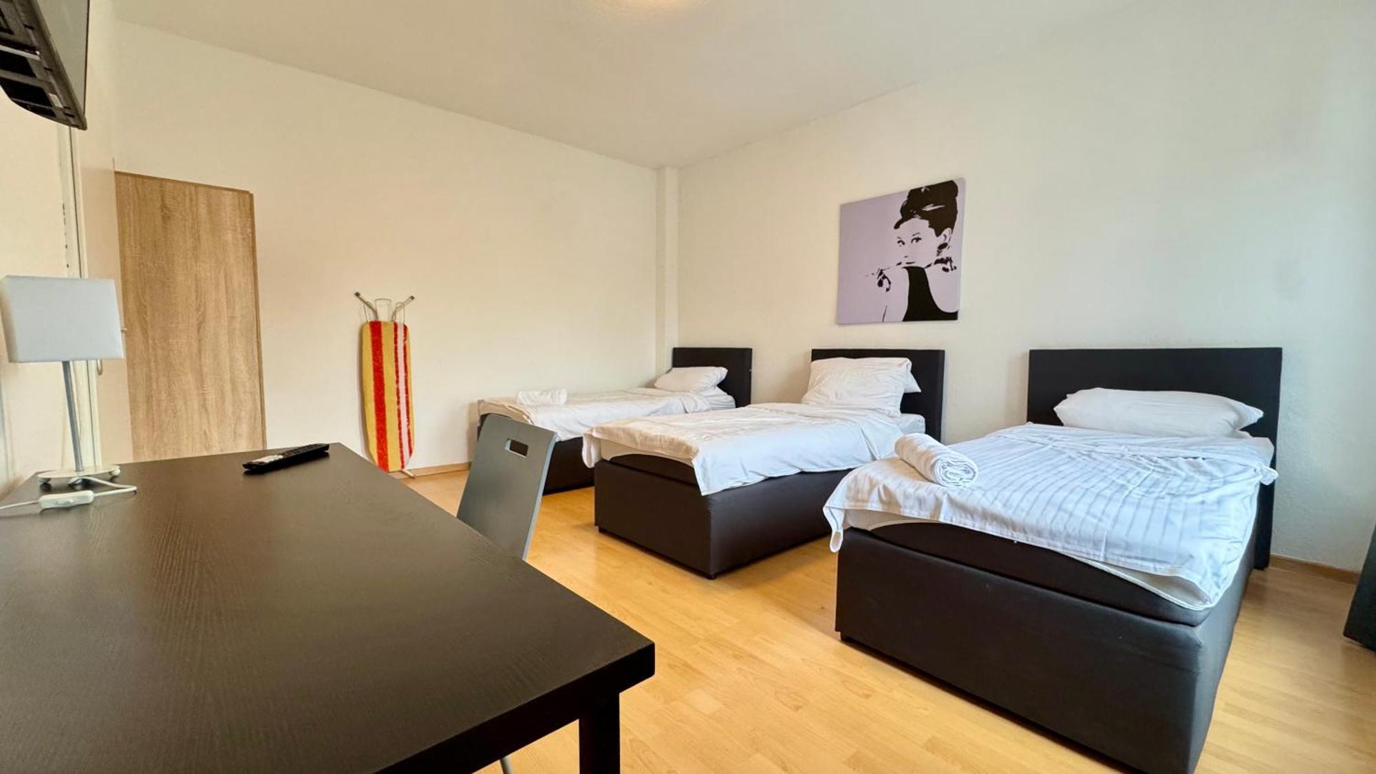 Apartments Im Herzen Von Neumuenster Innenstadt & Hbf Fusslaeufig, Mit Privatparkplatz Exterior photo