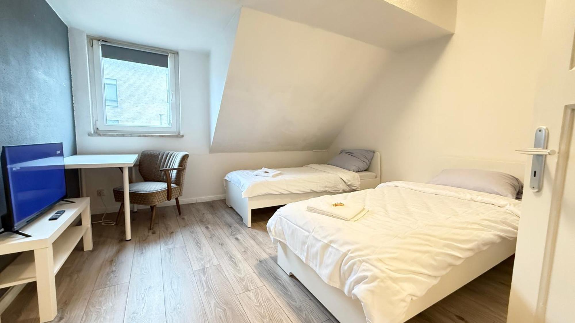 Apartments Im Herzen Von Neumuenster Innenstadt & Hbf Fusslaeufig, Mit Privatparkplatz Exterior photo